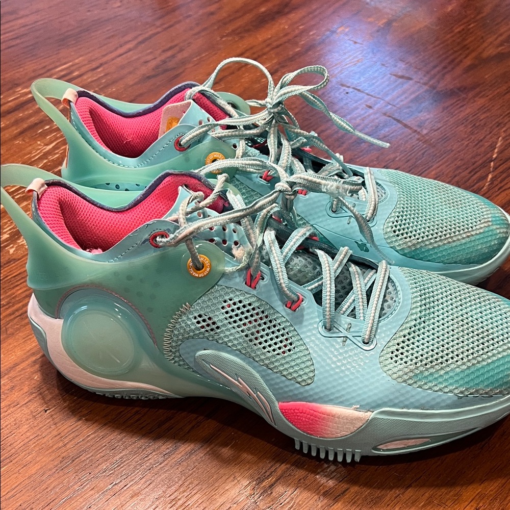 Stylish Women's Athletic Court Shoes in Teal and Pink